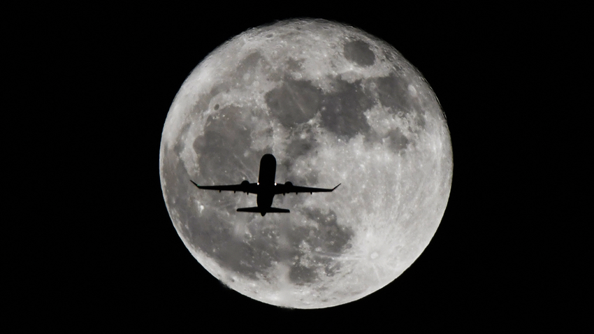 Musk: SpaceX'in önceliği Ay'da kendi kendine büyüyen şehir inşa etmek